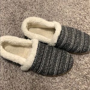 Tom’s Slippers
